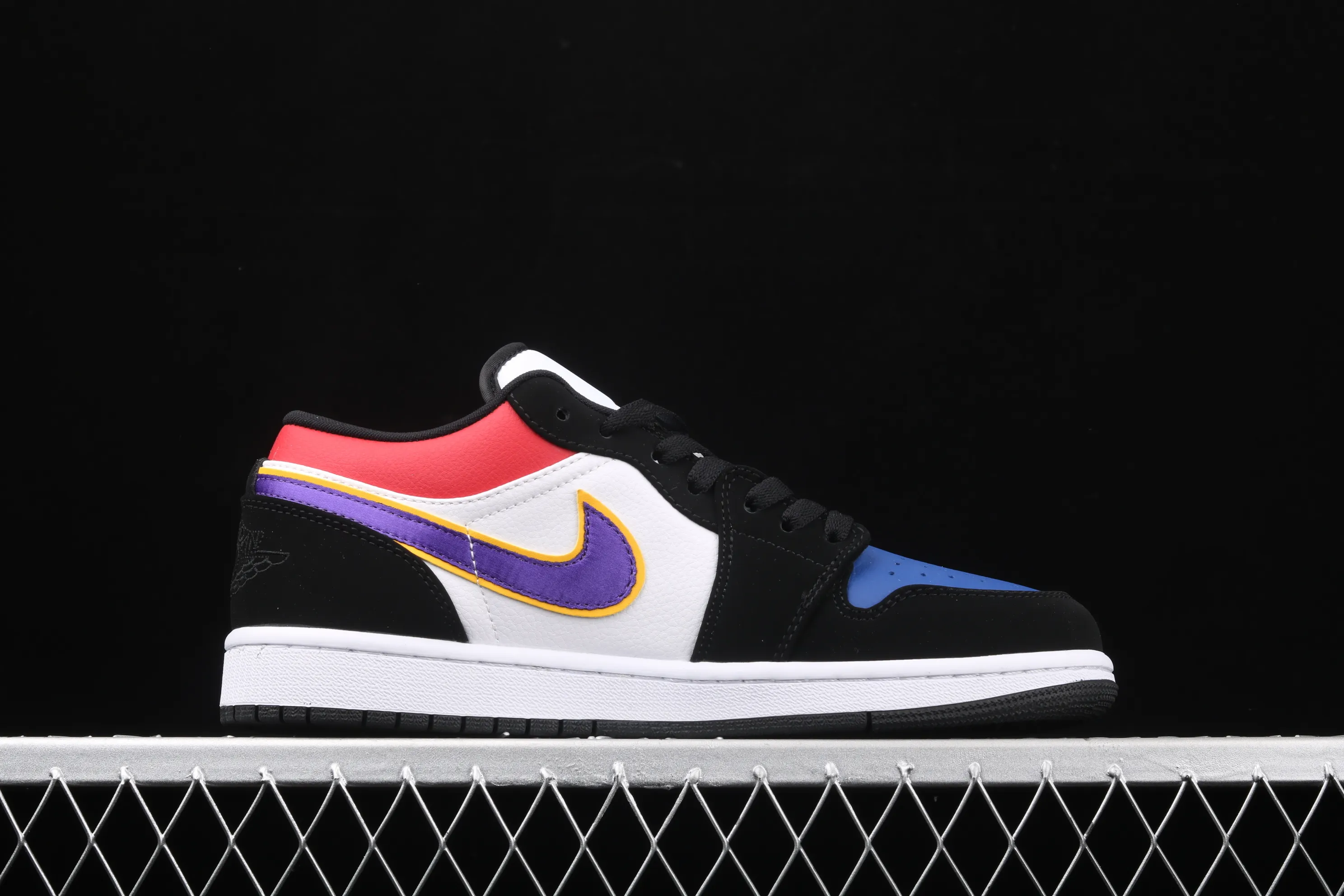 All Categories Air Jordan Jordan Series Basketball Shoes Air Jordan 1 Low New Version Air Jordan 1 Low AJ1 Joe 1 Low Top Leather Cultural and Leisure Sports Shoes CJ9216-051